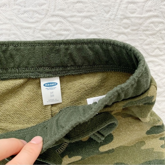 Old Navy Boys' Camo Shorts‎ with Drawstring - Picture 2 of 2